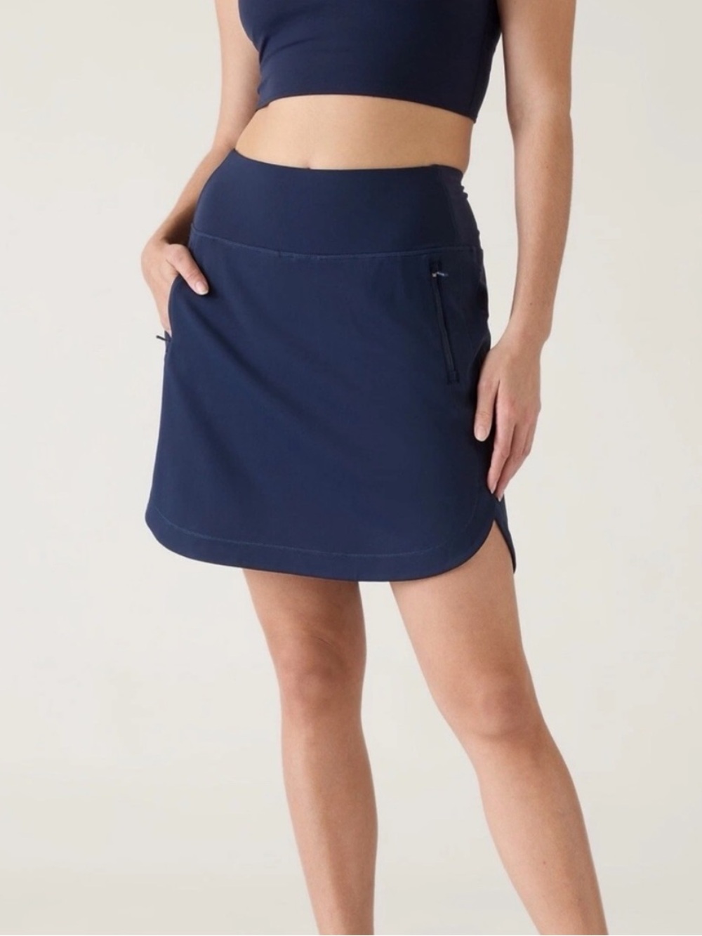 Athleta Women’s 16in Fairway Golf Skort in Navy Blue in a Size Medium